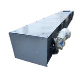 Transportador de cinta de coberta horitzontal amb cinta de faldilla de goma